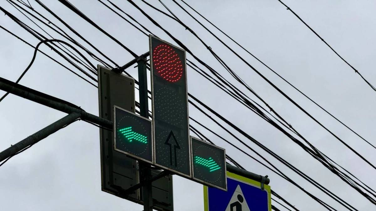 На пересечении улиц Ново-Садовой и Новомайской в Самаре временно отключен светофор