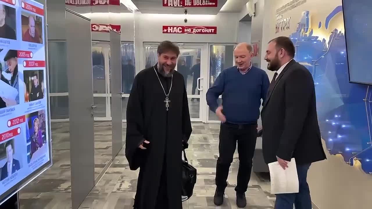 В студии ГТРК «Самара» начинается запись интервью с ректором Поволжской Академии образования и искусств имени Святителя Алексия Московского - Протоиерем Дмитрием Лескиным