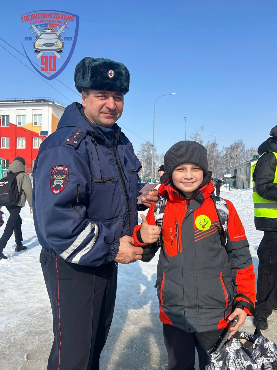 АКЦИЯ «ЮНЫЙ ПЕШЕХОД!». Инспектор по пропаганде безопасности дорожного движения отделения Госавтоинспекции ОМВД России по Кошкинскому району Андрей Арютин совместно с Волонтёрами Победы МБУ «Центр по ФКСТИМП», активом...