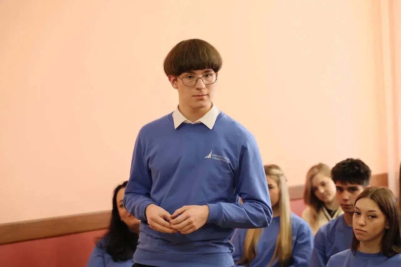 Самарские школьники поделились с главой города впечатлениями от участия в проекте «Наследие: ориентиры будущего» Самарские школьники поделились с главой города впечатлениями от участия в проекте «Наследие: ориентиры будущего»