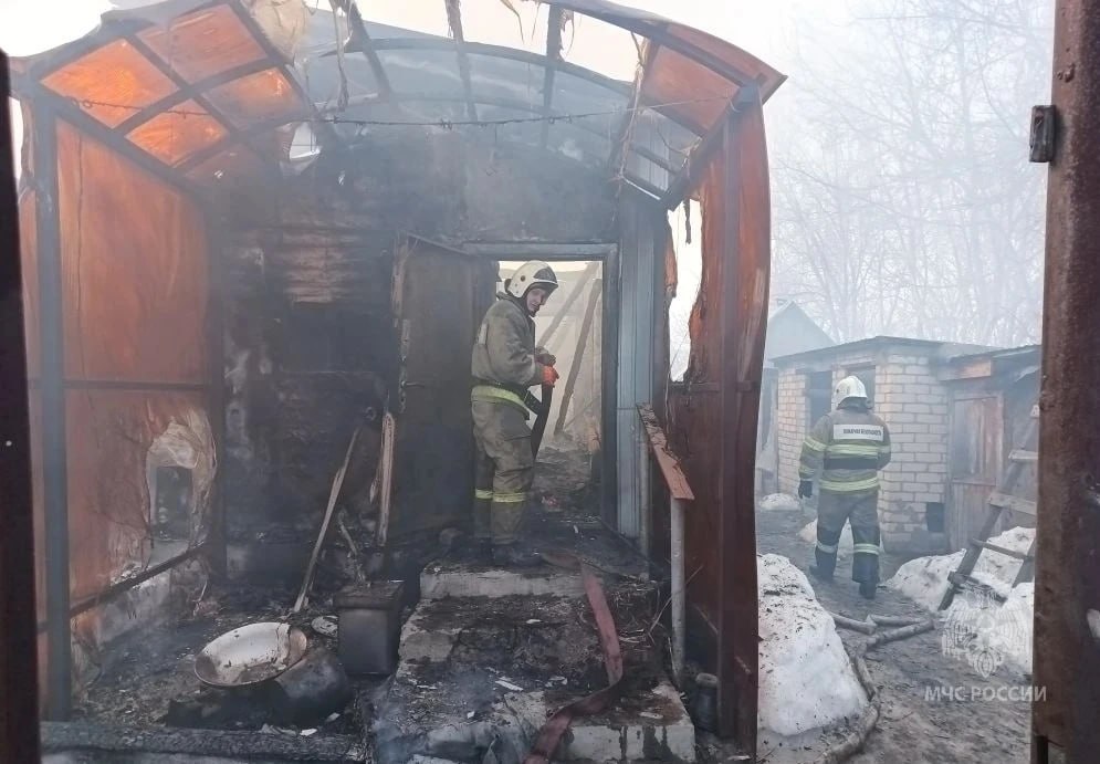 Еще три дома горели в Красноярском районе рядом с домом, уничтоженным взрывом газа Еще три дома горели в Красноярском районе рядом с домом, уничтоженным взрывом газа