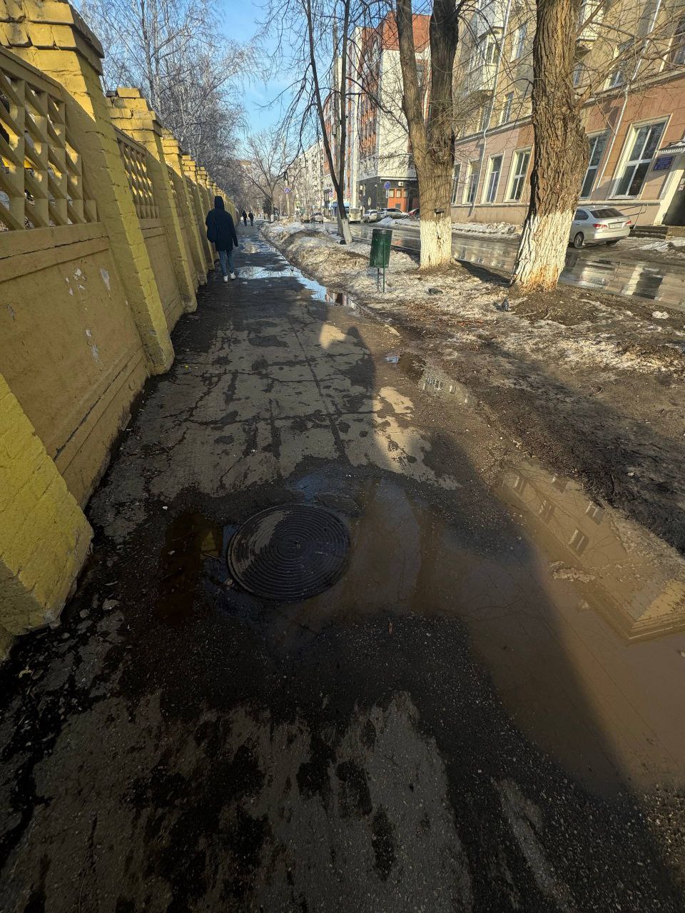 Самарцы обратили внимание на состояние дороги около 426-го Военного госпиталя Самарцы обратили внимание на состояние дороги около 426-го Военного госпиталя