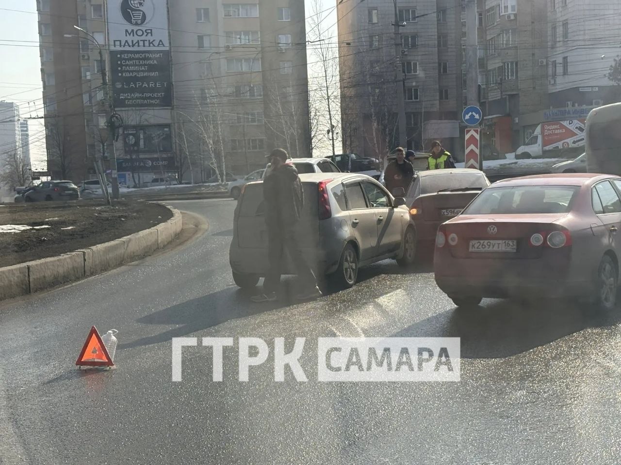 В Самаре ДТП на кольце парализовало движение В Самаре ДТП на кольце парализовало движение