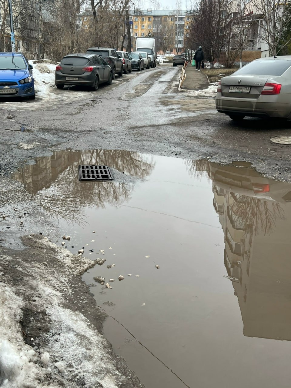 Самарцы обратили внимание на состояние дороги во дворах на ул. Аэродромной Самарцы обратили внимание на состояние дороги во дворах на ул. Аэродромной