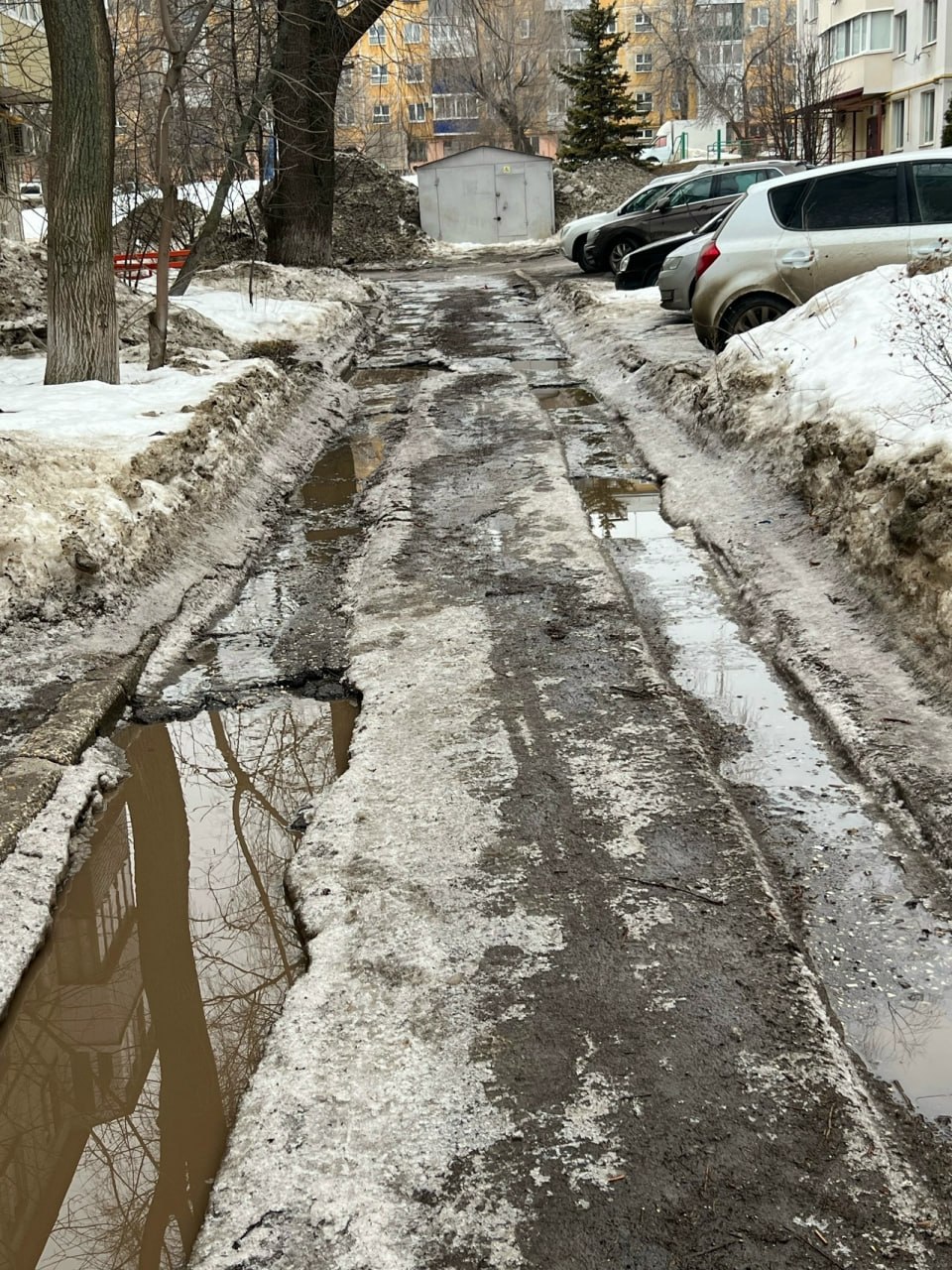 Самарцы обратили внимание на состояние дороги во дворах на ул. Аэродромной Самарцы обратили внимание на состояние дороги во дворах на ул. Аэродромной