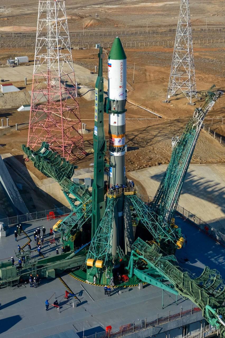 Самарская ракета «Союз-2.1а» с грузовым кораблем «Прогресс МС-33» стартовала с Байконура Самарская ракета «Союз-2.1а» с грузовым кораблем «Прогресс МС-33» стартовала с Байконура