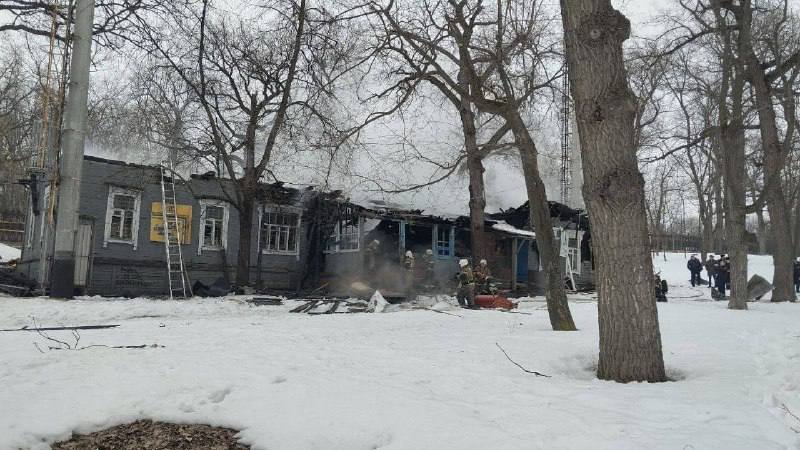 Сегодня 22 марта, в Самаре в Загородном парке (ЦПКиО им. М.Горького) сгорела лыжная база Сегодня 22 марта, в Самаре в Загородном парке (ЦПКиО им. М.Горького) сгорела лыжная база