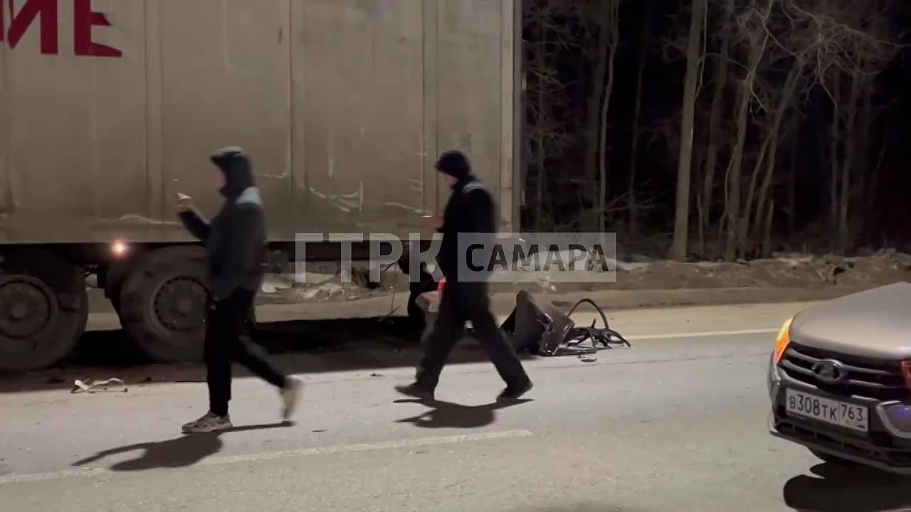 Появились кадры ночного ДТП с перевертышем под Самарой