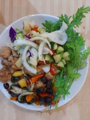 О, салатик!. 23 марта - День весенних салатов! Этот неофициальный праздник отмечают сегодня все любители лёгкой кухни