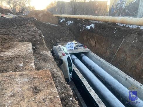 Женщина на иномарке съехала в котлован и попала в больницу в Самаре