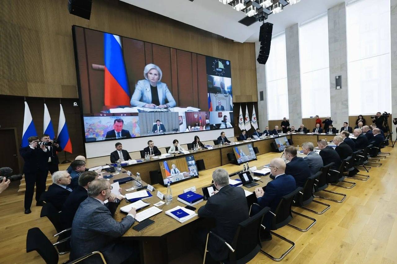 В Нижнем Новгороде проходит заседание Совета с участием руководителей профильных министерств и ведомств, глав регионов ПФО, федеральных экспертов