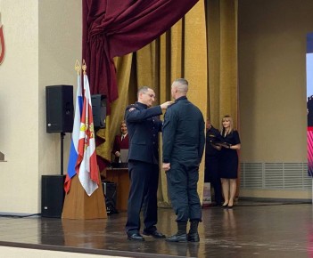 В Самаре проходит торжественное мероприятие, посвященное 10-летию со дня образования войск национальной гвардии Российской Федерации и 215-летию формирования войск правопорядка