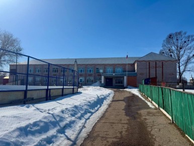 В одной из сельских школ прокуратура Борского района контролирует ход проведения ремонтных работ, выполняемых в рамках реализации нацпроекта «Молодежь и дети»