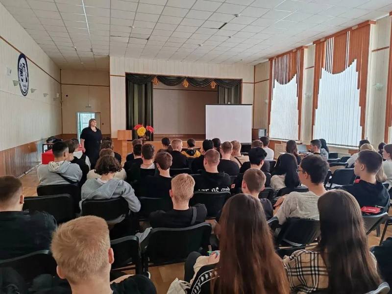 В Самаре, Нефтегорске и Клявлинском районе полицейские провели беседы со школьниками о здоровом образе жизни и вреде наркотиков В Самаре, Нефтегорске и Клявлинском районе полицейские провели беседы со школьниками о здоровом образе жизни и вреде наркотиков