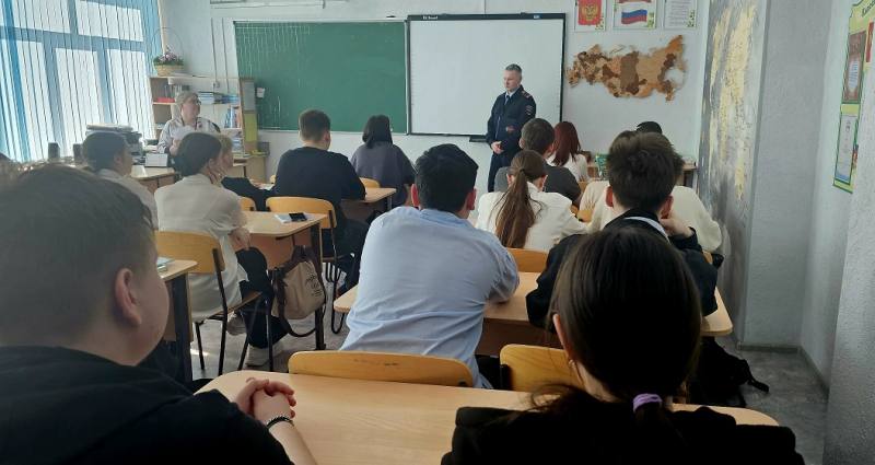 В Самаре, Нефтегорске и Клявлинском районе полицейские провели беседы со школьниками о здоровом образе жизни и вреде наркотиков