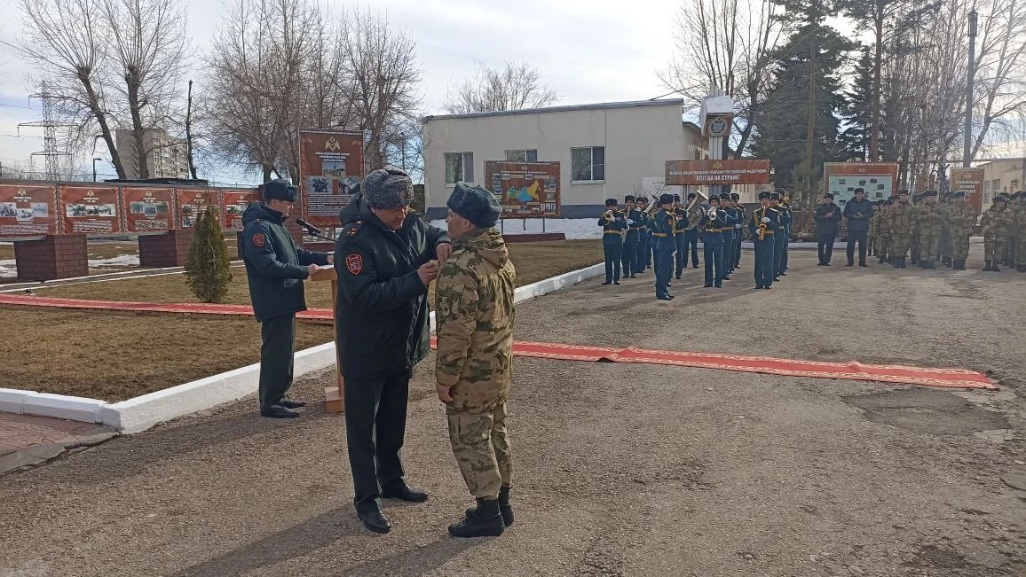 На передовой и в тылу: росгвардейцев Тольятти поздравили с праздником На передовой и в тылу: росгвардейцев Тольятти поздравили с праздником