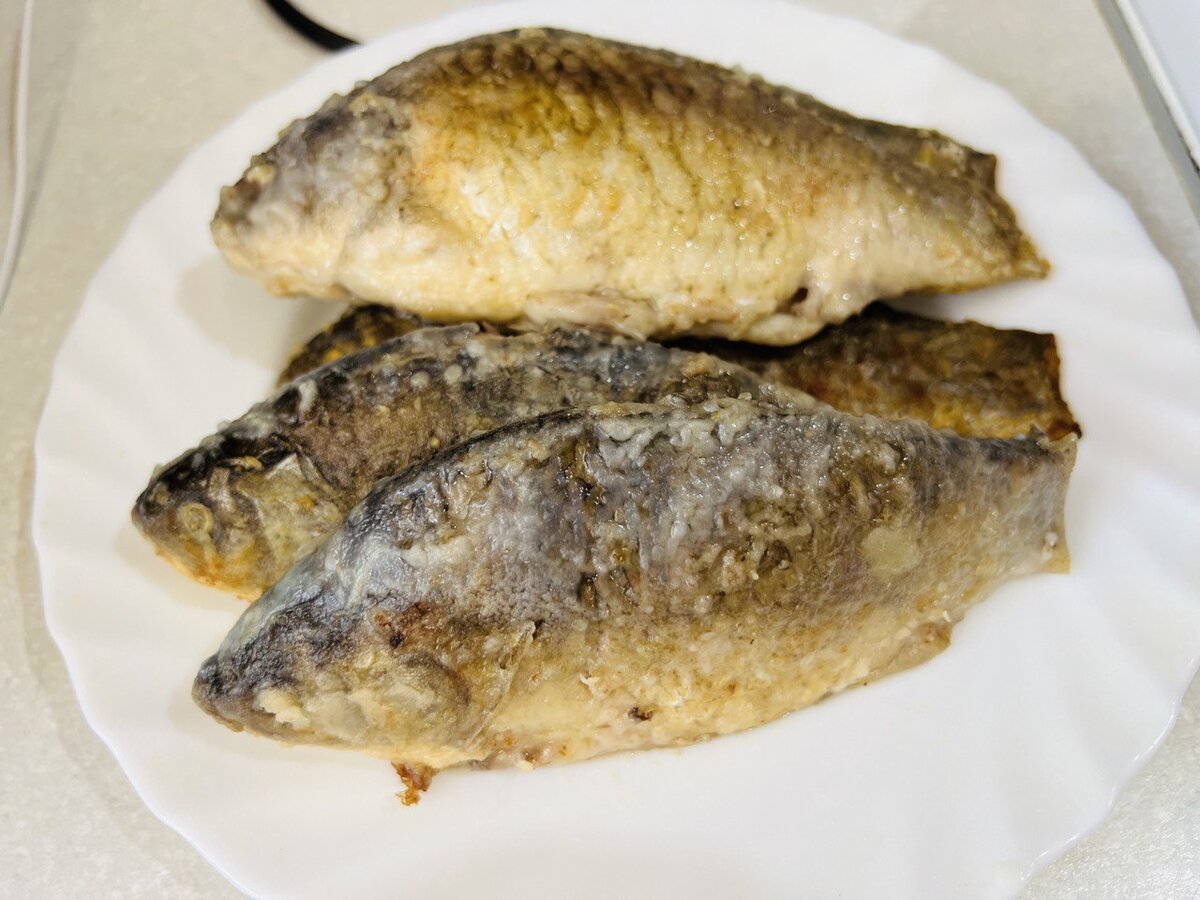 Как правильно приготовить жареного карася: секреты от шефа