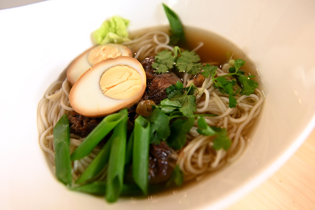 Рамэн с говядиной и яйцом: идеальный суп для настроения