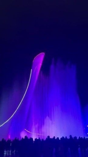Бесконечно красивое представление поющего фонтана в Олимпийском парке Сочи