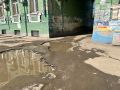 Жители пожаловались на состояние проезда во дворе на улице Физкультурной 112