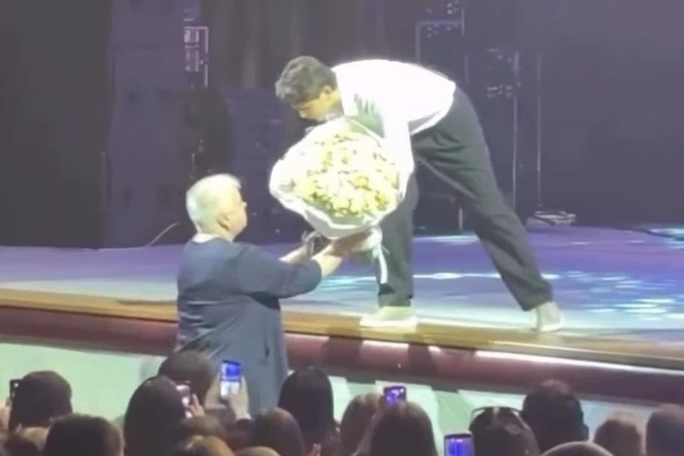 Певец Akmal' отдал гонорар за концерт в Тольятти болеющей поклоннице