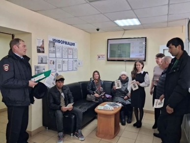 Сотрудники полиции и общественники Самарской области рассказали гражданам способы борьбы с мошенниками