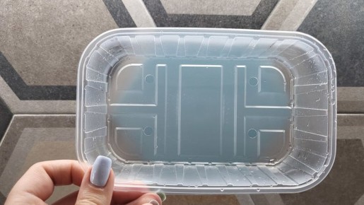 Умные идеи для кухни: как старые пластиковые контейнеры могут спасти вашу раковину