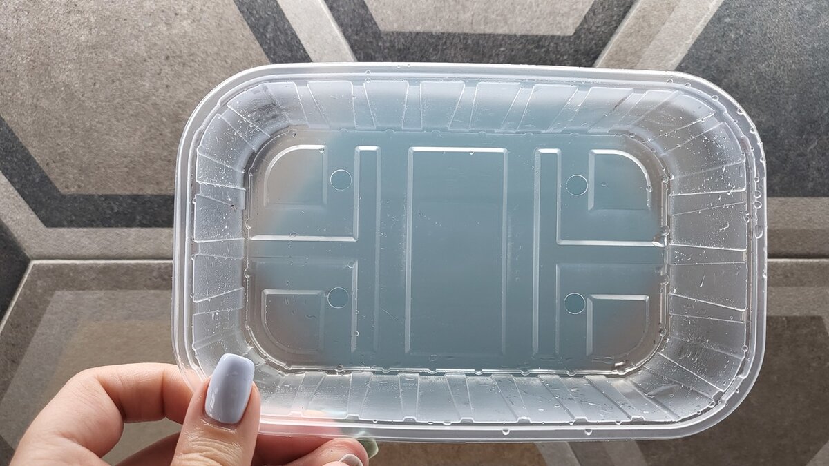 Умные идеи для кухни: как старые пластиковые контейнеры могут спасти вашу раковину