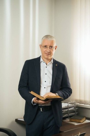 Сегодня, 30 марта, свой День рождения отмечает заместитель председателя Общественного совета при ГУ МВД России по Самарской области, вице-президент Палаты адвокатов Самарской области Алексей Викторович Бородин