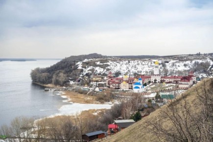 Винновка весной. Лысая гора, волжские берега и, конечно же, монастырь