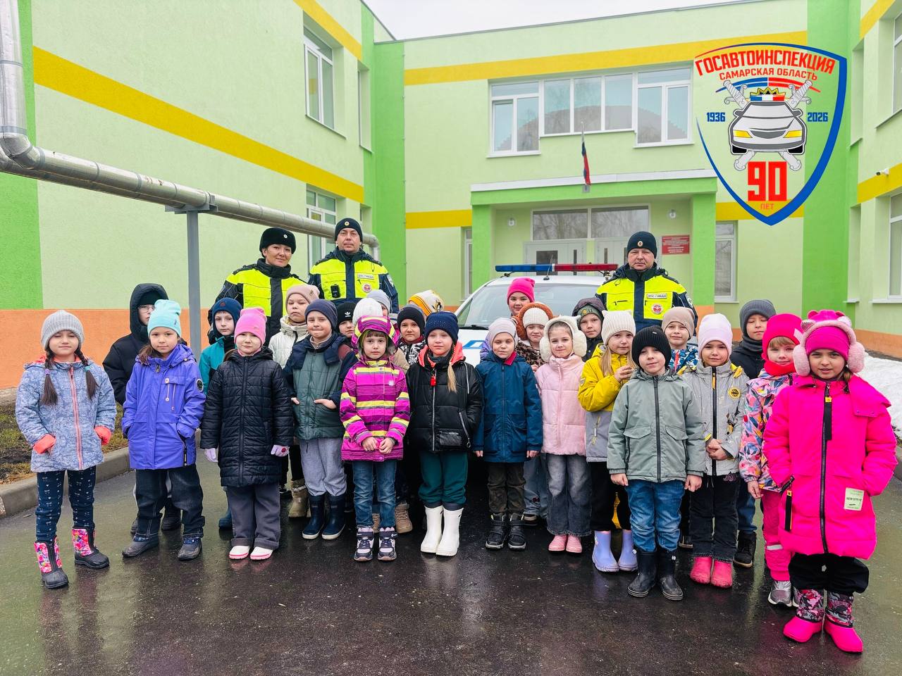 Сотрудники Госавтоинспекции Красноярского района совместно с воспитанниками детского сада п. Мирный организовали увлекательную встречу, посвященную изучению правил безопасного поведения на дороге Сотрудники Госавтоинспекции Красноярского района совместно с воспитанниками детского сада п. Мирный организовали увлекательную встречу, посвященную изучению правил безопасного поведения на дороге