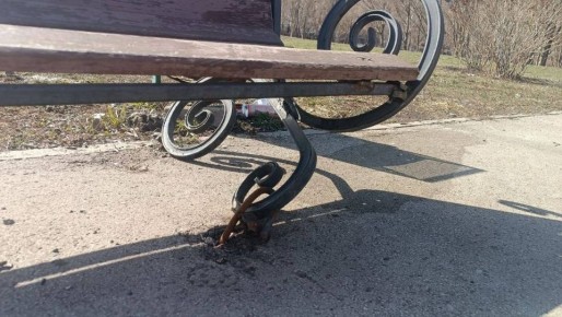 Самарцы пожаловались на «уставшие» лавочки вблизи сквера «Солнечная поляна»