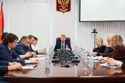 Под руководством первого заместителя главы Сызрани Андрея Советкина прошло заседание городской трехсторонней комиссии по регулированию социально-трудовых отношений