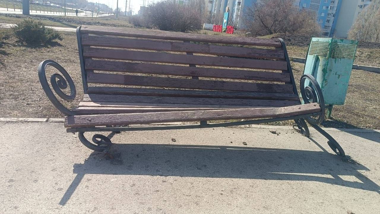 Самарцы пожаловались на «уставшие» лавочки вблизи сквера «Солнечная поляна» Самарцы пожаловались на «уставшие» лавочки вблизи сквера «Солнечная поляна»