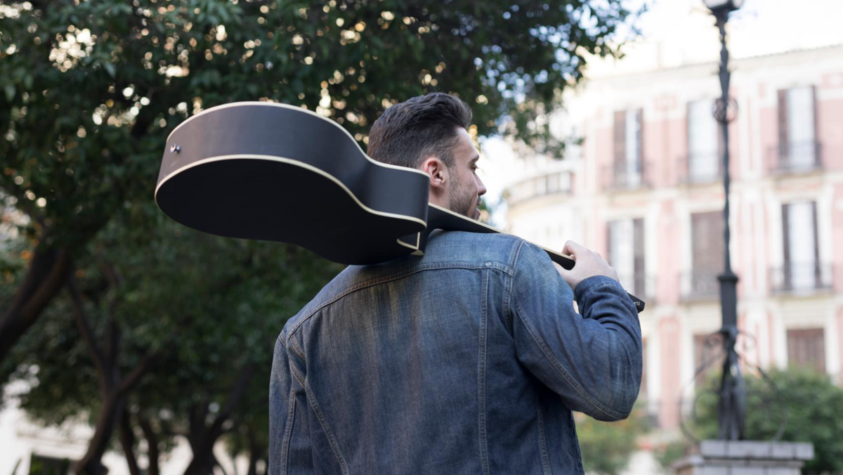 Российским артистам могут запретить иностранные псевдонимы без регистрации