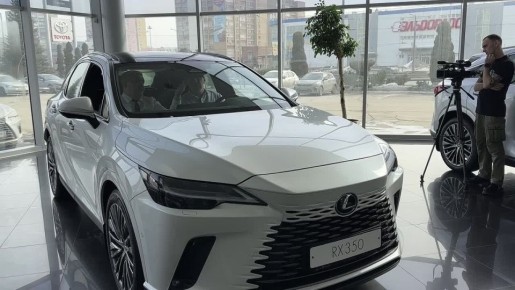 Лексус RX300 и RX350. На первый взгляд – близнецы, однако характер у них все же – разный