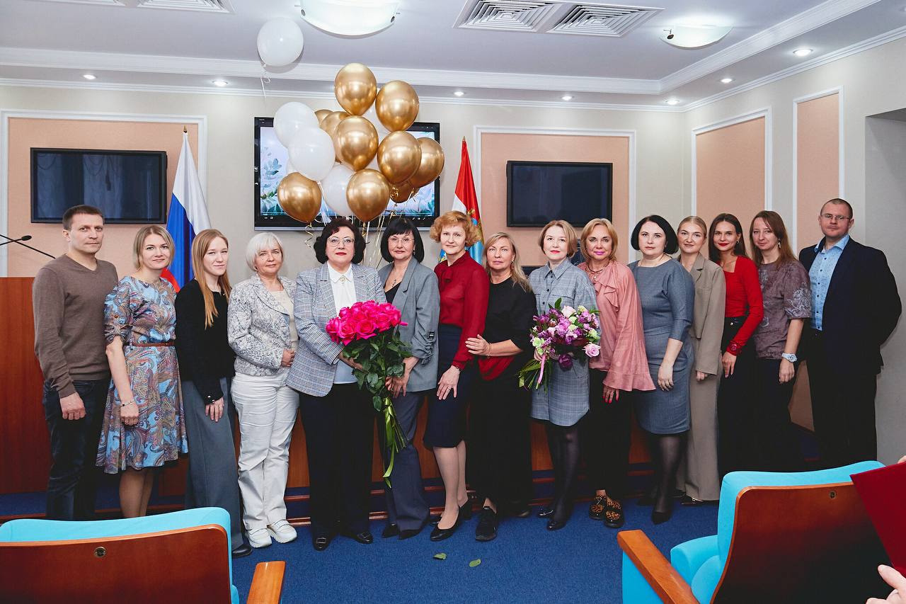 С легкой грустью, но с огромной благодарностью проводили на заслуженный отдых заместителя министра Любовь Алексеевну Иванову С легкой грустью, но с огромной благодарностью проводили на заслуженный отдых заместителя министра Любовь Алексеевну Иванову
