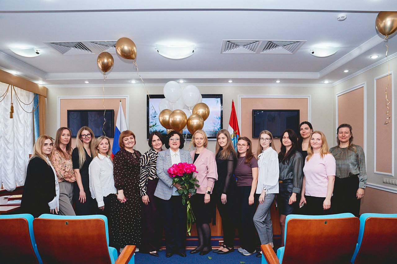 С легкой грустью, но с огромной благодарностью проводили на заслуженный отдых заместителя министра Любовь Алексеевну Иванову С легкой грустью, но с огромной благодарностью проводили на заслуженный отдых заместителя министра Любовь Алексеевну Иванову