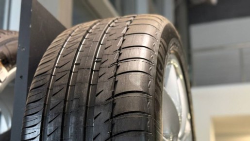 Самарцев предупредили о штрафе за хранение автомобильных шин в подъезде