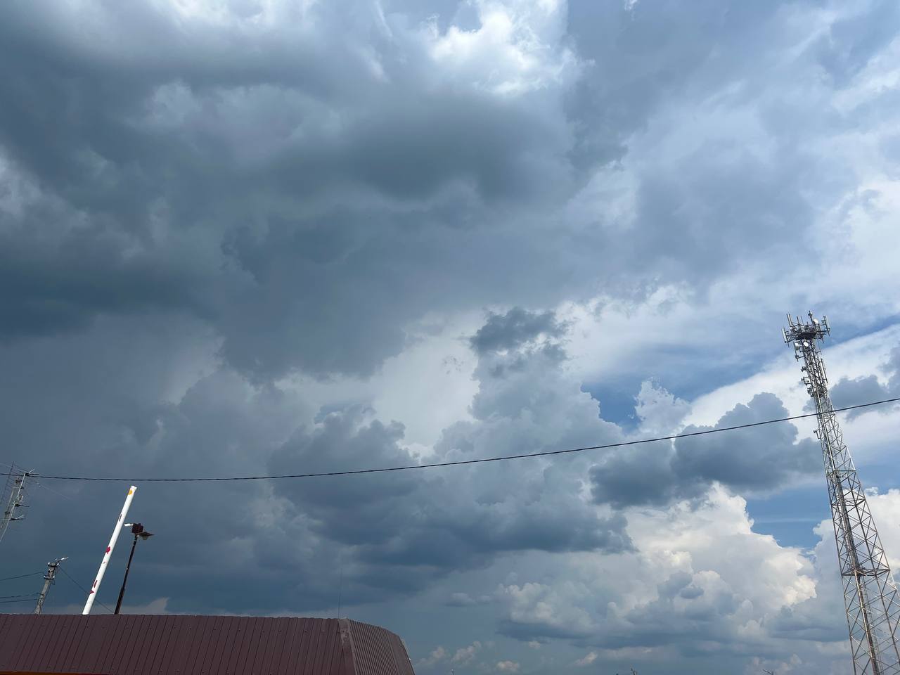 На Самарскую область надвигается гроза и сильный ветер