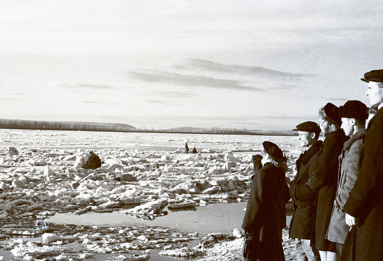 Смотрите, какой Волга была в апреле 1947 года Смотрите, какой Волга была в апреле 1947 года