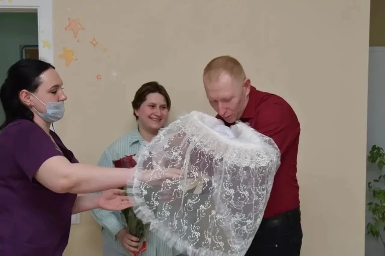 Малышку весом всего 680 граммов выходили в Самаре Малышку весом всего 680 граммов выходили в Самаре