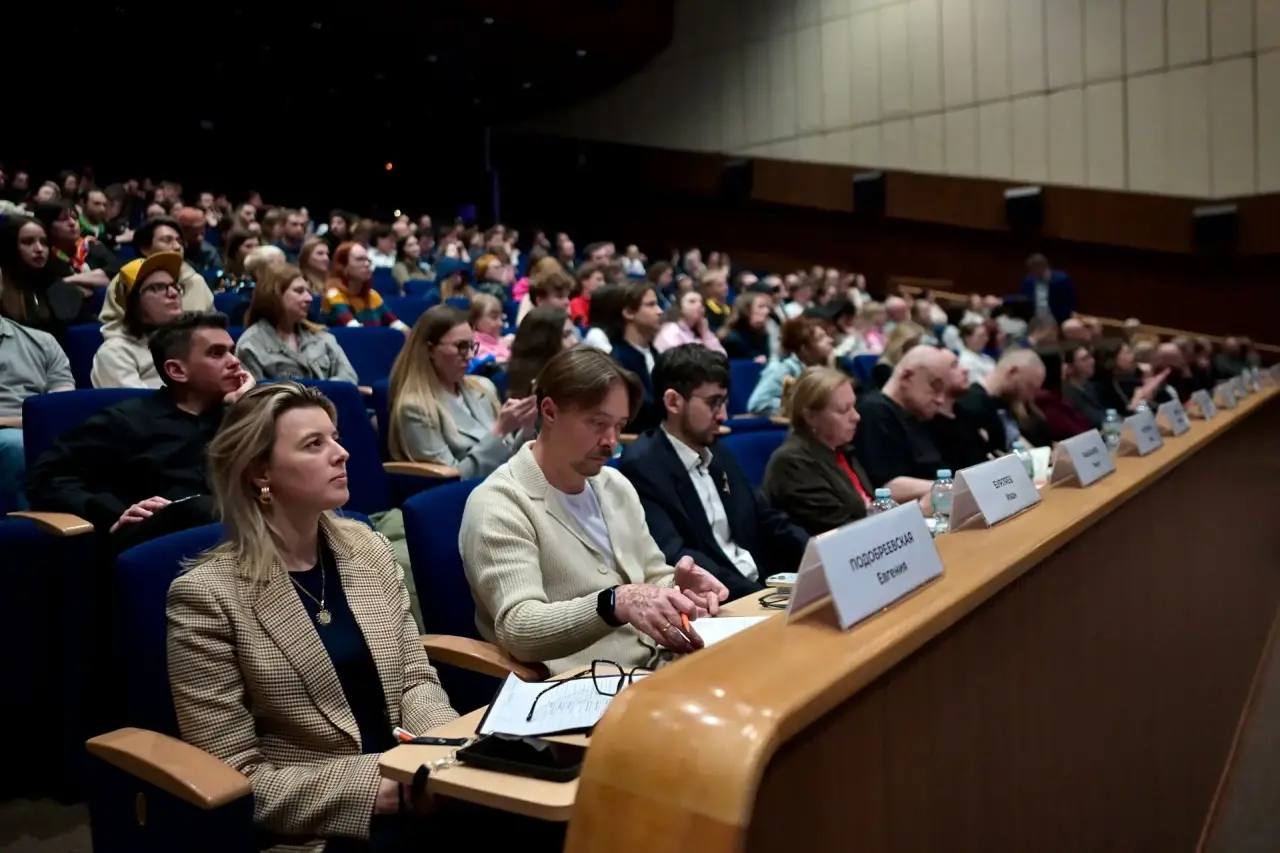 Короткометражку «Теплеет» из Самарской области представили в финале чемпионата «АртМастерс» в Москве Короткометражку «Теплеет» из Самарской области представили в финале чемпионата «АртМастерс» в Москве