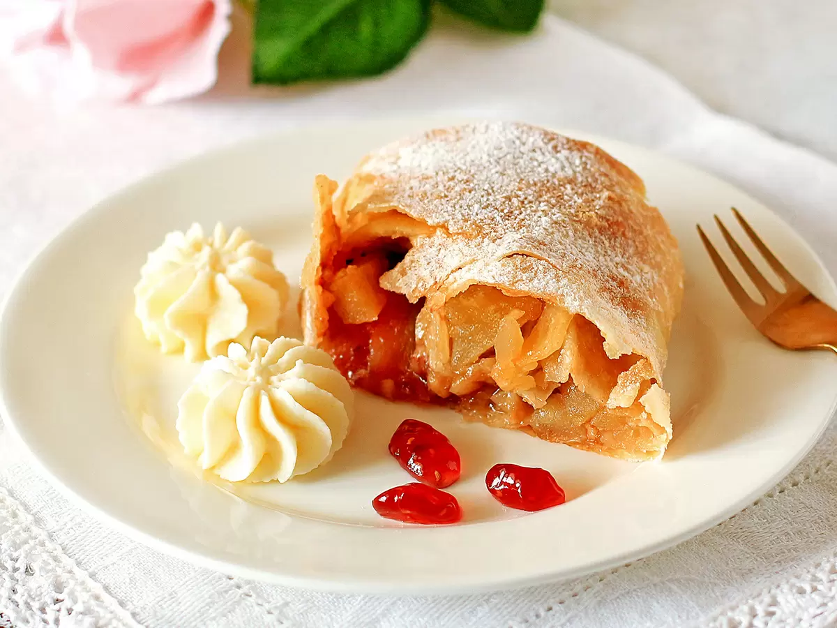 Идеальный яблочный штрудель: секреты домашнего совершенства