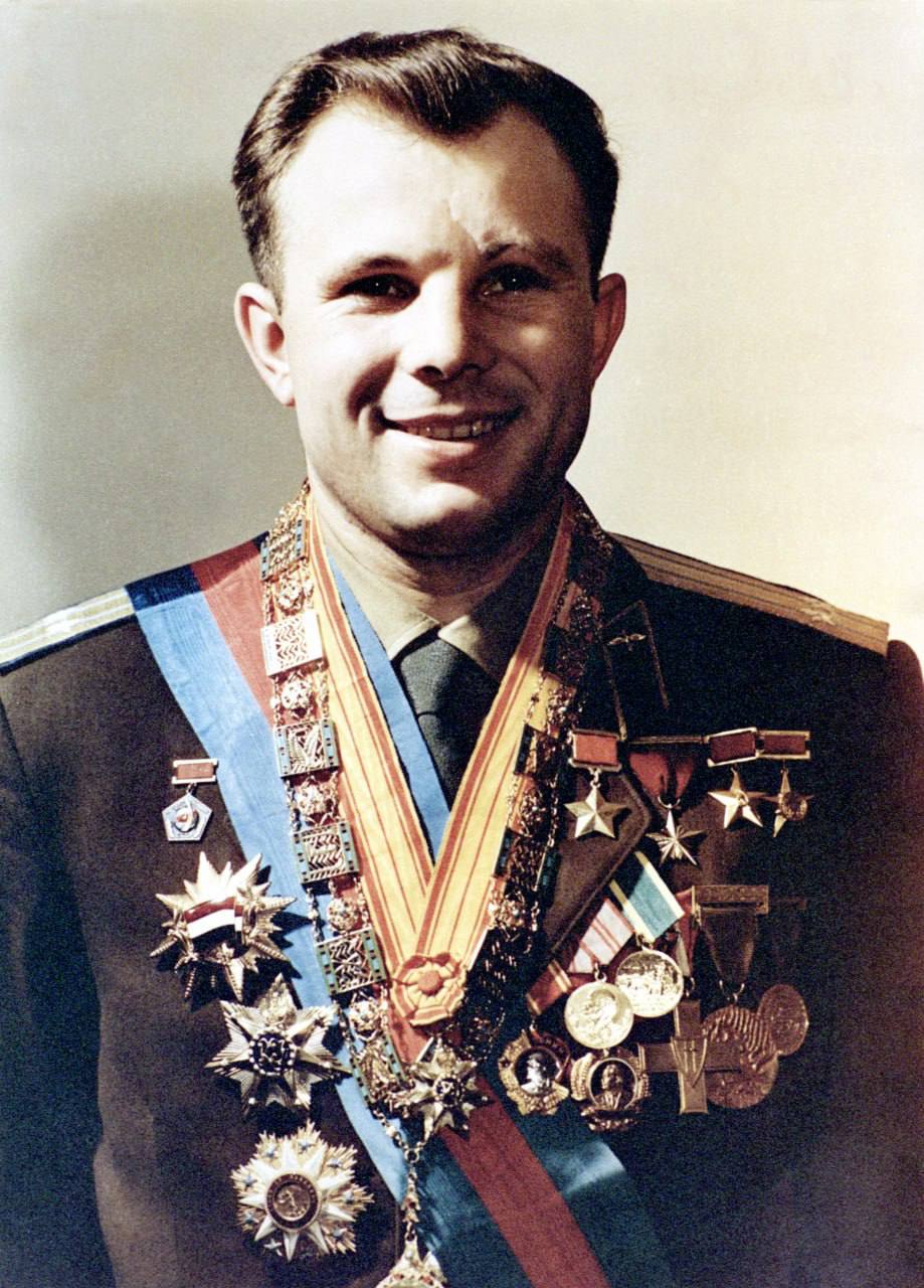 «Поехали!». Сегодня мы отмечаем День космонавтики и большой юбилей полета первого человека в космос «Поехали!». Сегодня мы отмечаем День космонавтики и большой юбилей полета первого человека в космос