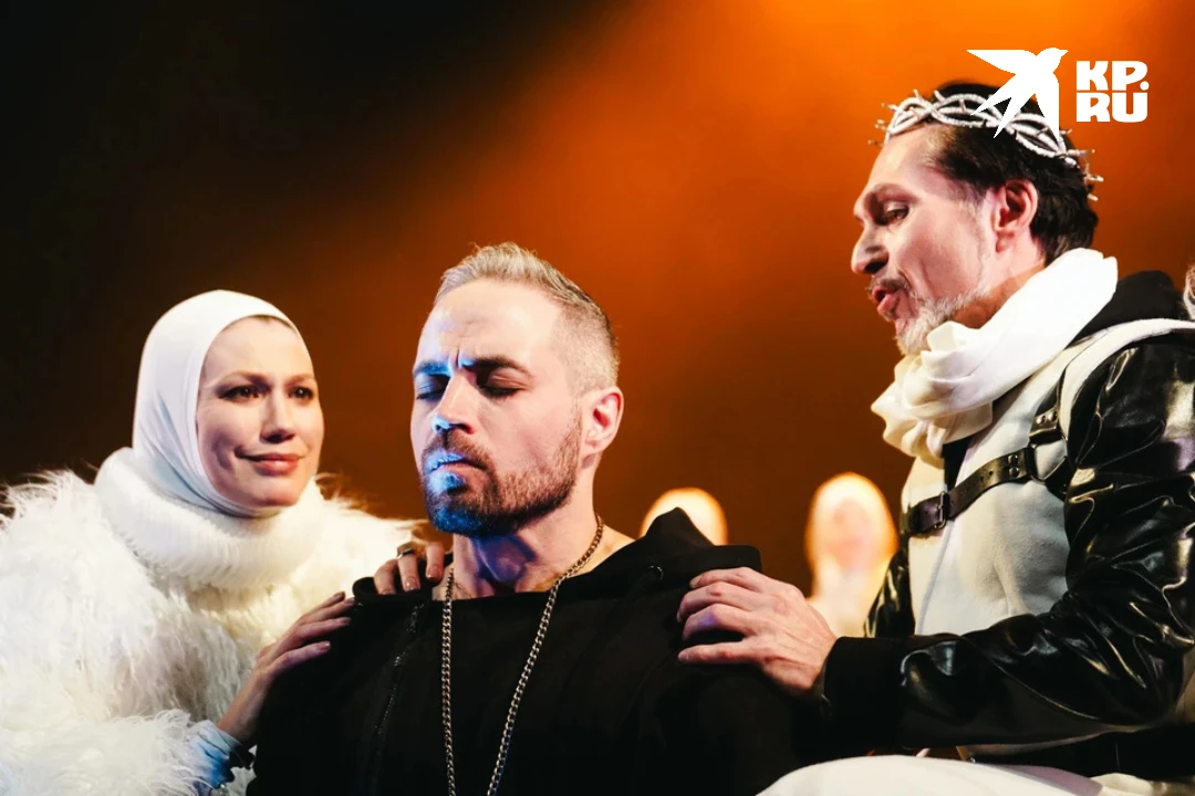 «Гамлет», от которого бегут мурашки: громкая премьера самарского драмтеатра «Гамлет», от которого бегут мурашки: громкая премьера самарского драмтеатра