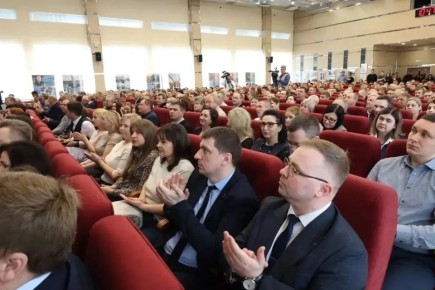 В Самаре Вячеслав Федорищев вручил награды сотрудникам РКЦ «Прогресс» ко Дню космонавтики