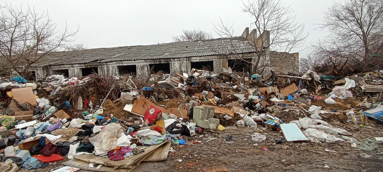 Жители села Черноречье бьют тревогу из-за стихийной свалки Жители села Черноречье бьют тревогу из-за стихийной свалки