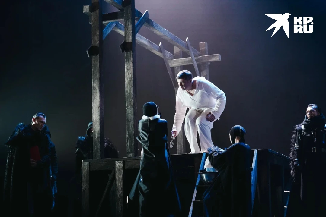 «Гамлет», от которого бегут мурашки: громкая премьера самарского драмтеатра «Гамлет», от которого бегут мурашки: громкая премьера самарского драмтеатра