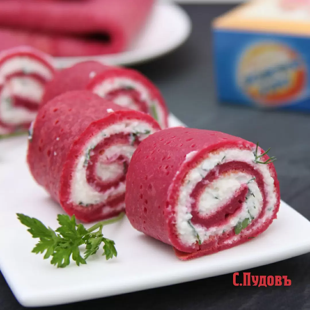 Как удивить гостей: рулетики из свекольных блинов на Масленицу